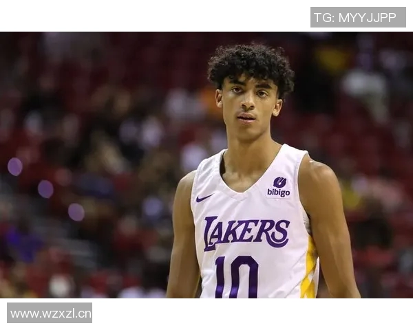 克里斯蒂全力参与训练营提升球队默契为新赛季做好充分准备