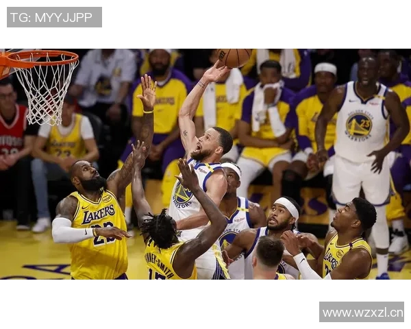 阿贾威尔逊等明星球员齐聚赌城观战湖人对决独行侠精彩赛事 阿贾威尔逊等明星球员齐聚赌城观战湖人对决独行侠精彩赛事