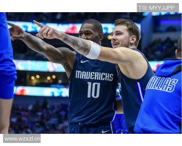 东契奇与里夫斯联手发威勇士油漆区内线防守漏洞显著