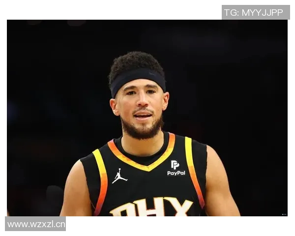 布克全能表现助力球队胜利14投7中贡献21分11助攻正负值高达21 布克全能表现助力球队胜利14投7中贡献21分11助攻正负值高达21