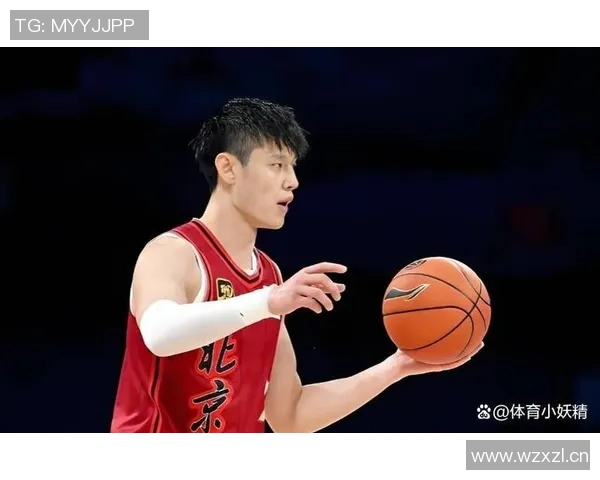 中国赛半场战报布克贡献11分曾凡博未登场托马斯状态火热助太阳暂时领先篮网