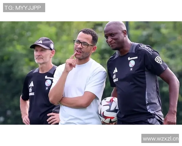 罗塞尼尔期待球队展现流畅足球让球迷尽享精彩表现 罗塞尼尔期待球队展现流畅足球让球迷尽享精彩表现